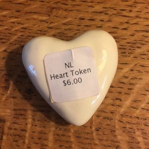 NATURAL LIFE Accents - Ceramic Heart Token NATURAL LIFE Accents - Ceramic Heart Token